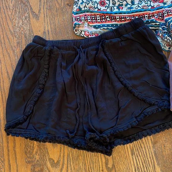 Bundle of 4 soft shorts - Medium - Picture 7 of 15